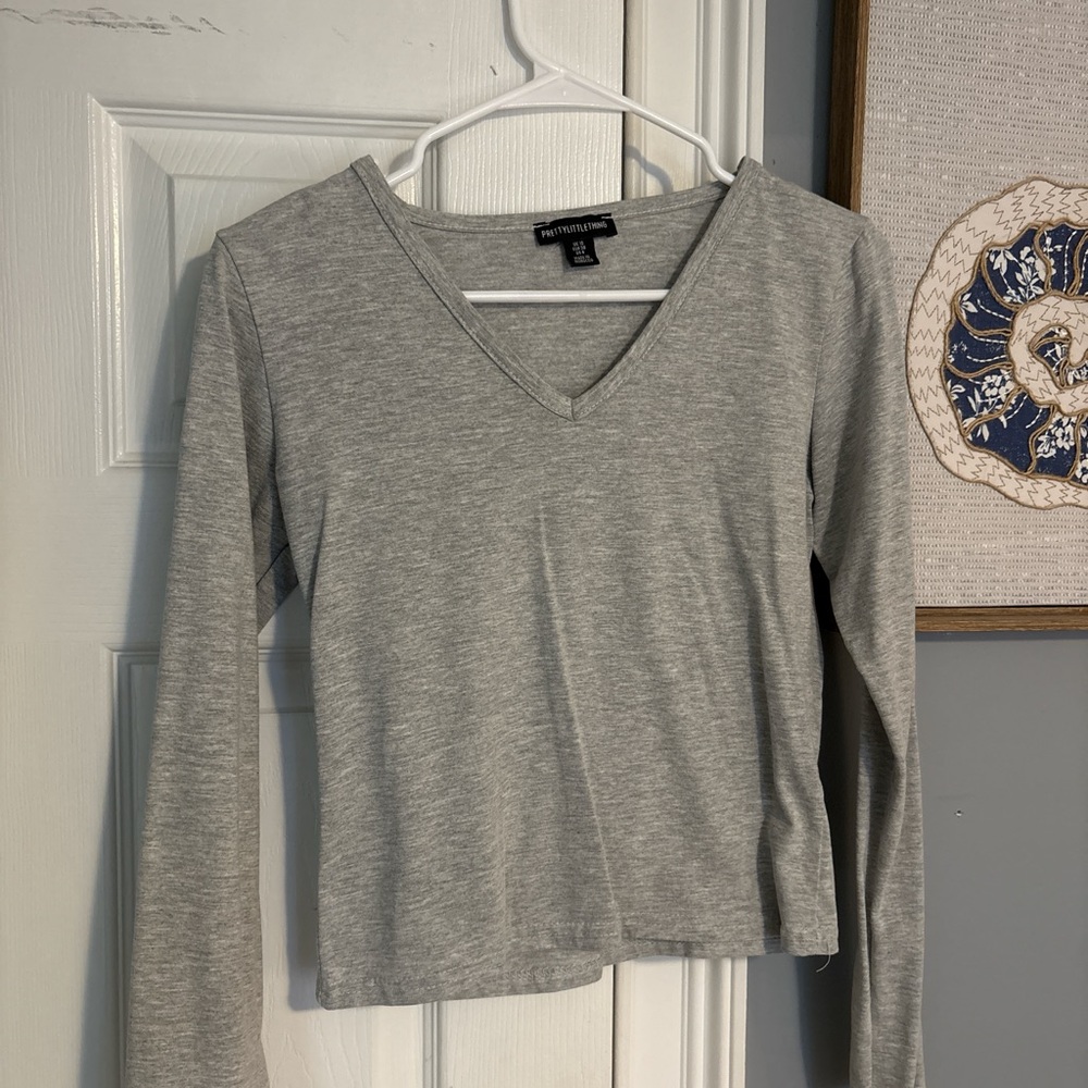 PrettyLittleThing Light Gray V-Neck Long Sleeve Top